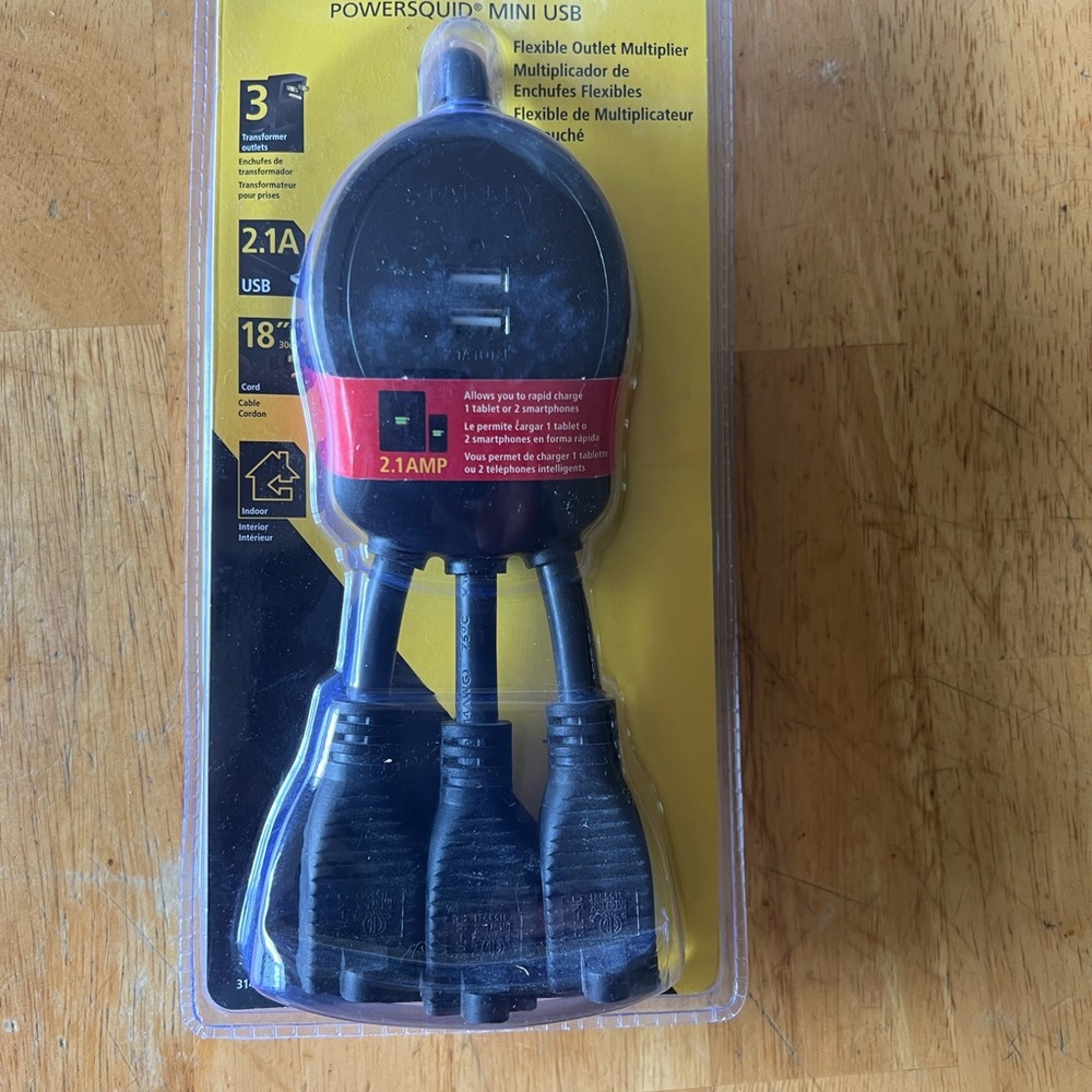 Stanley Mini Squid 3 outlet multi plier with 2 usb charge ports